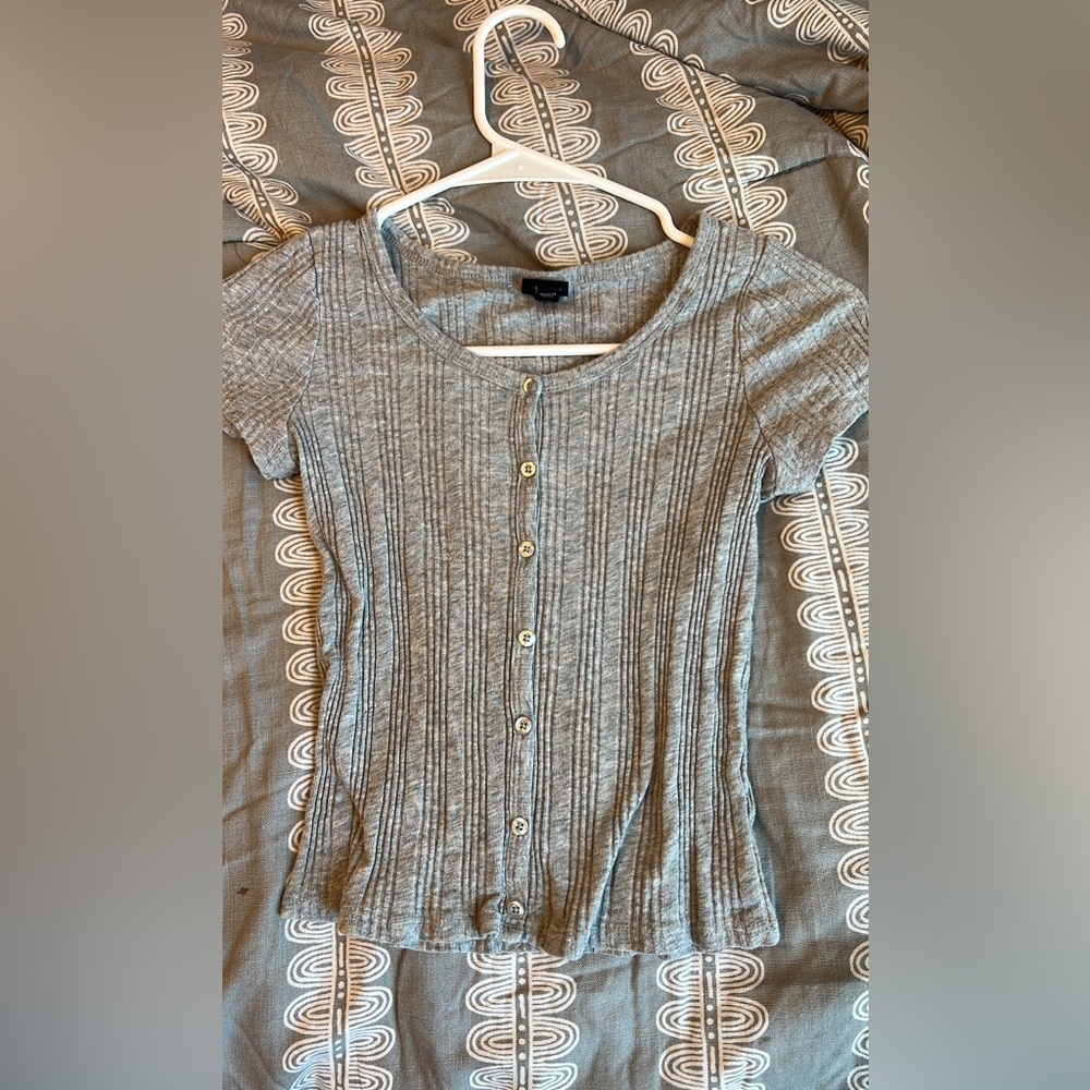 Cute Gray shirt!